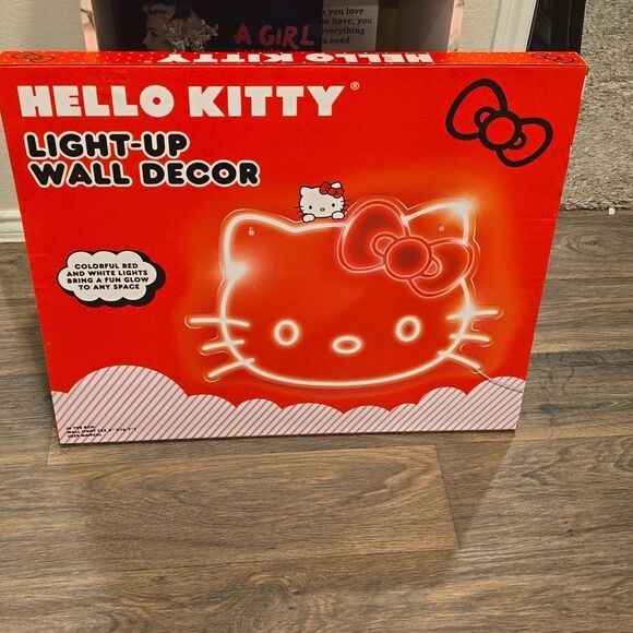 Hello Kitty Light-Up Wall Decor - Picture 6 of 6